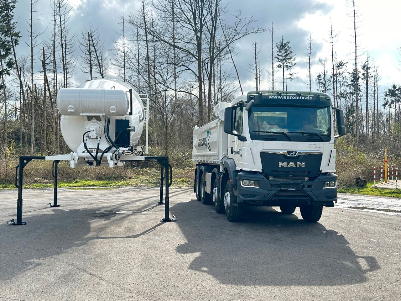 MAN TGS 41.440 8x4 WECHSELSYSTEM KIPPER+MISCHER - Самосвал камион: снимка 2 MAN TGS 41.440 8x4 WECHSELSYSTEM KIPPER+MISCHER - Самосвал камион: снимка 2