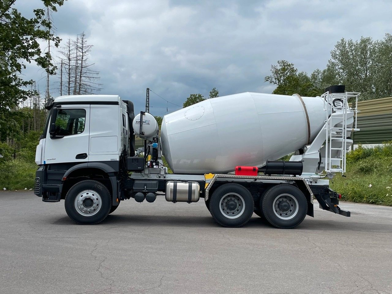 Mercedes-Benz 3348 6X4 Arcos 5 EuromixMTP EM 9 R - Бетоновоз: снимка 3 Mercedes-Benz 3348 6X4 Arcos 5 EuromixMTP EM 9 R - Бетоновоз: снимка 3