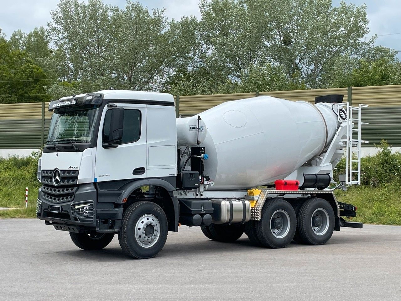 Mercedes-Benz 3348 6X4 Arcos 5 EuromixMTP EM 9 R - Бетоновоз: снимка 2 Mercedes-Benz 3348 6X4 Arcos 5 EuromixMTP EM 9 R - Бетоновоз: снимка 2