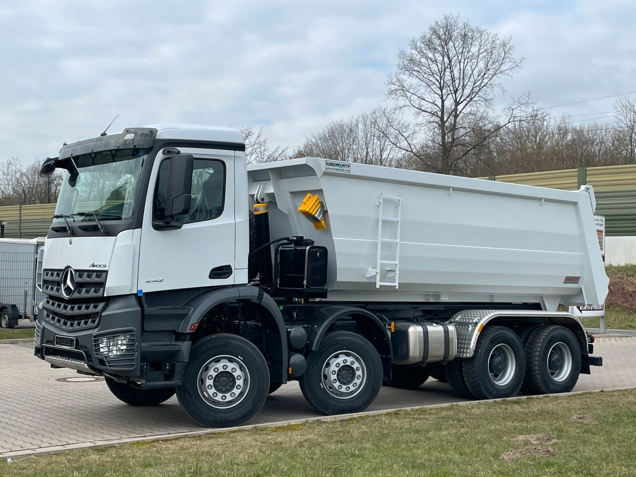 Mercedes-Benz 4142 8X4 Mulden- Kipper - EuromixMTP - Самосвал камион: снимка 2 Mercedes-Benz 4142 8X4 Mulden- Kipper - EuromixMTP - Самосвал камион: снимка 2