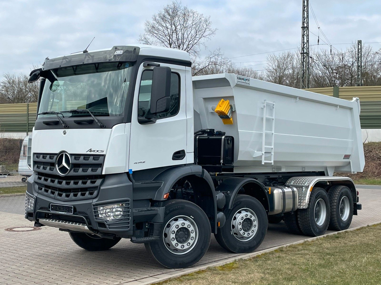 Mercedes-Benz 4142 8X4 Mulden- Kipper - EuromixMTP - Самосвал камион: снимка 1 Mercedes-Benz 4142 8X4 Mulden- Kipper - EuromixMTP - Самосвал камион: снимка 1