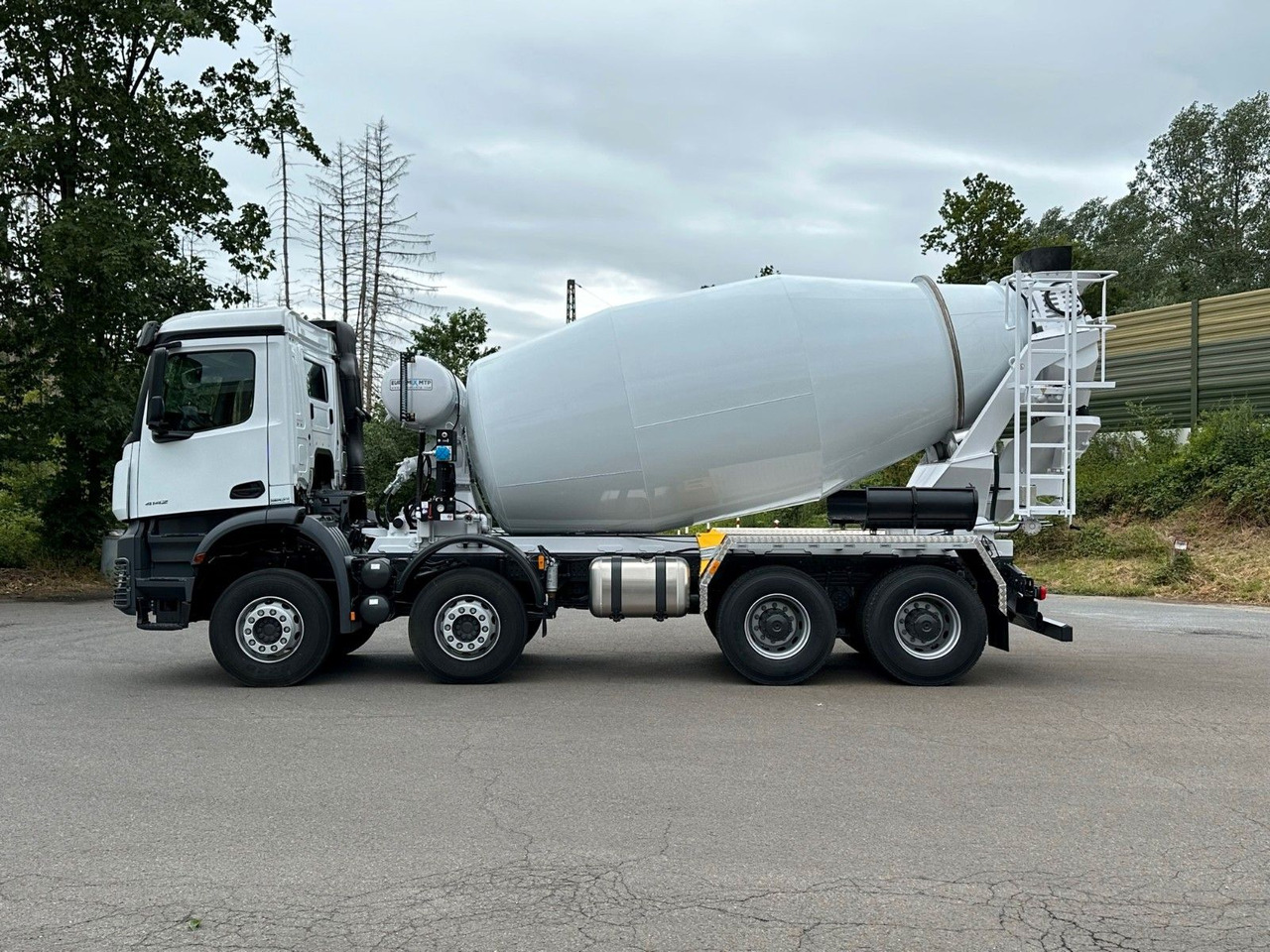 Mercedes-Benz AROCS 5 4142 B 8X4 Euro 3 EuromixMTP EM 10 - Бетоновоз: снимка 5 Mercedes-Benz AROCS 5 4142 B 8X4 Euro 3 EuromixMTP EM 10 - Бетоновоз: снимка 5