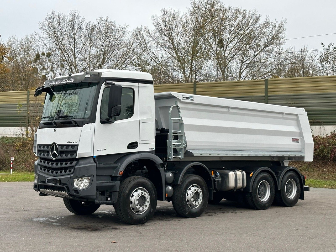 Mercedes-Benz AROCS 5 4145 8X4 E6e EuromixMTP 18m³ Kipper - Самосвал камион: снимка 2 Mercedes-Benz AROCS 5 4145 8X4 E6e EuromixMTP 18m³ Kipper - Самосвал камион: снимка 2
