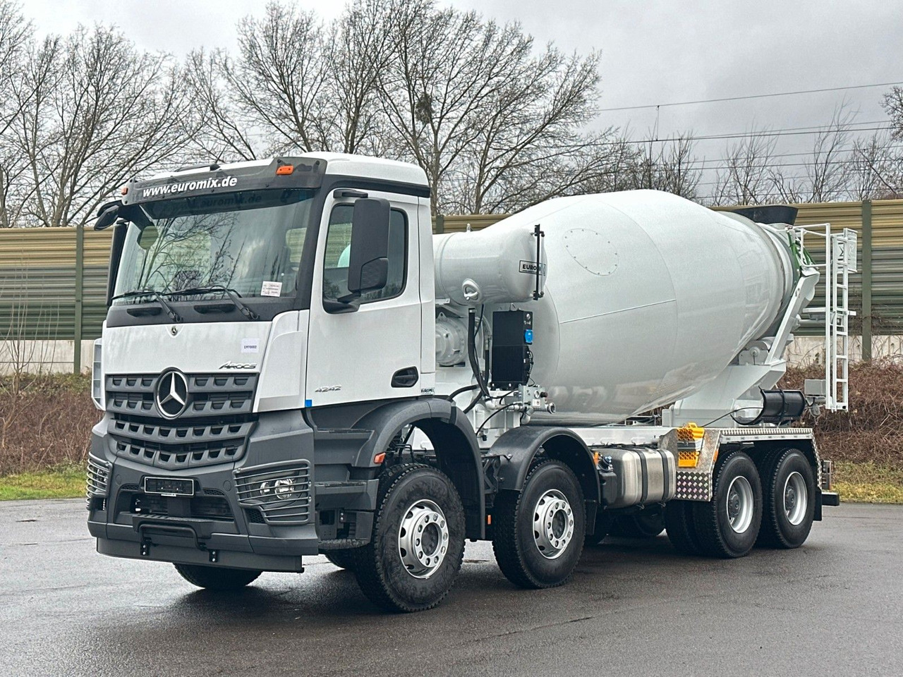 Mercedes-Benz AROCS 5 4242 8x4 Euro5 EuromixMTP EM 12m R - Бетоновоз: снимка 3 Mercedes-Benz AROCS 5 4242 8x4 Euro5 EuromixMTP EM 12m R - Бетоновоз: снимка 3
