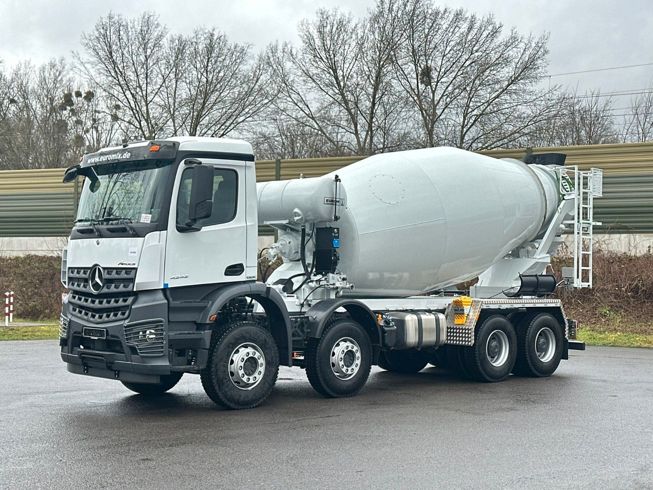 Mercedes-Benz AROCS 5 4242 8x4 Euro5 EuromixMTP EM 12m R - Бетоновоз: снимка 3 Mercedes-Benz AROCS 5 4242 8x4 Euro5 EuromixMTP EM 12m R - Бетоновоз: снимка 3