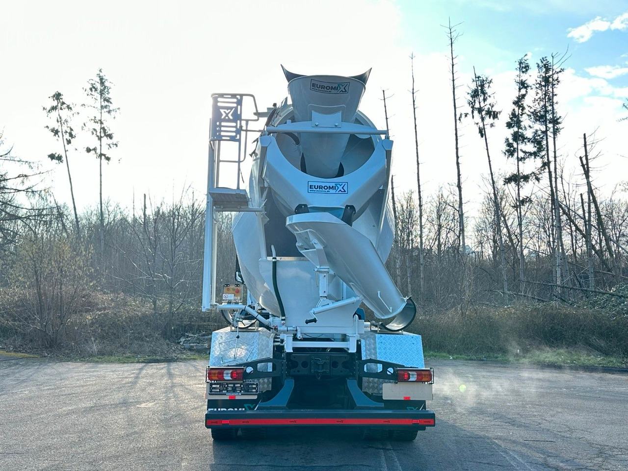 Mercedes-Benz Arocs 5 3743 8X4 / Euro6e EuromixMTP EM 10 L - Бетоновоз: снимка 5 Mercedes-Benz Arocs 5 3743 8X4 / Euro6e EuromixMTP EM 10 L - Бетоновоз: снимка 5