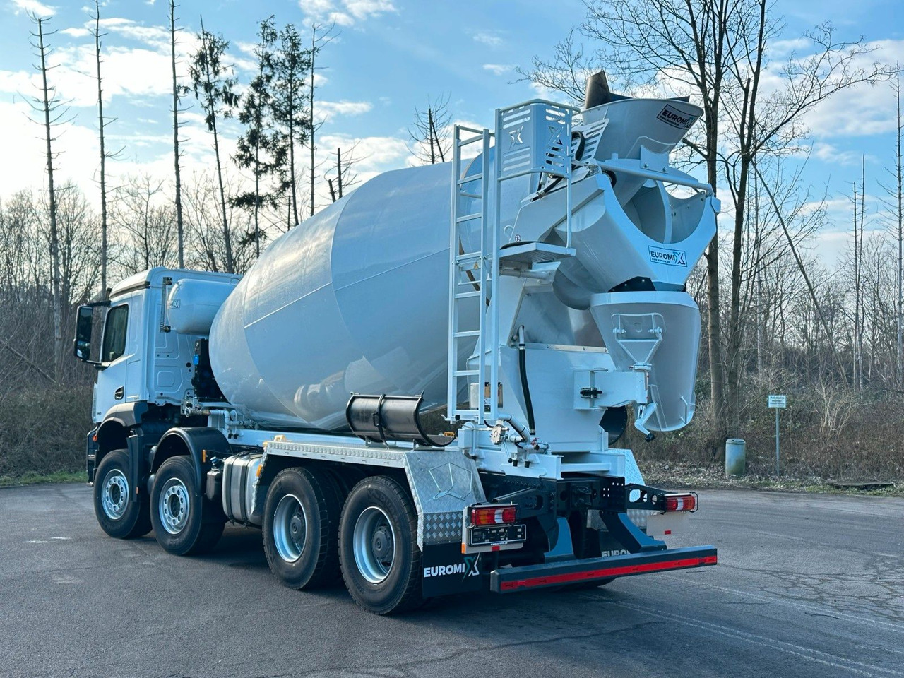 Mercedes-Benz Arocs 5 3743 8X4 / Euro6e EuromixMTP EM 10 L - Бетоновоз: снимка 4 Mercedes-Benz Arocs 5 3743 8X4 / Euro6e EuromixMTP EM 10 L - Бетоновоз: снимка 4