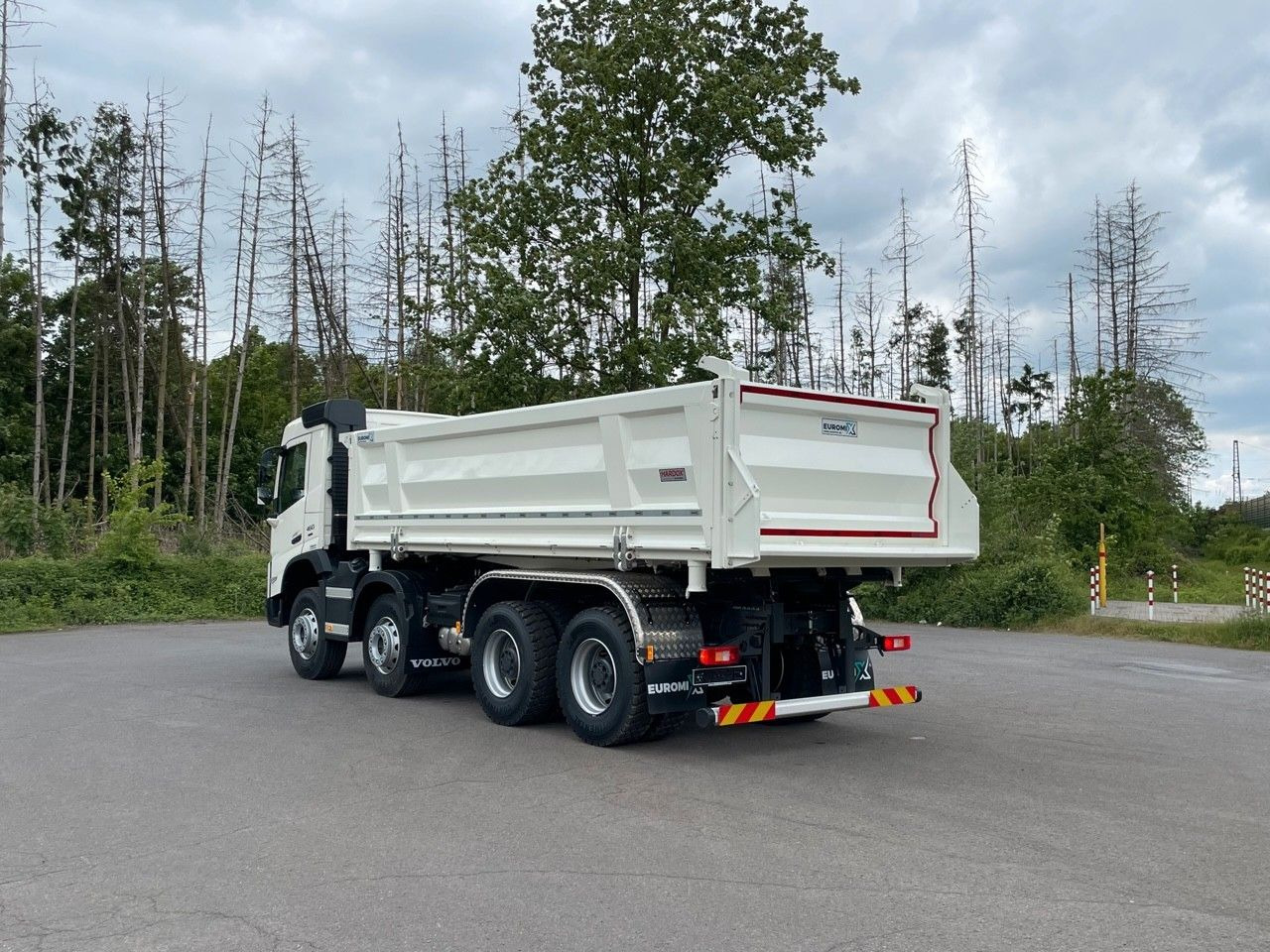 Volvo FMX 460 8x4 / EuromixMTP 3-Seiten-Kipper - Самосвал камион: снимка 4 Volvo FMX 460 8x4 / EuromixMTP 3-Seiten-Kipper - Самосвал камион: снимка 4
