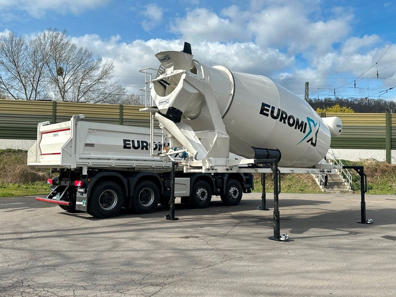 Volvo FMX 460 8x4 / WECHSELSYSTEM KIPPER+MISCHER Volvo FMX 460 8x4 / WECHSELSYSTEM KIPPER+MISCHER - Бетоновоз: снимка 1 Volvo FMX 460 8x4 / WECHSELSYSTEM KIPPER+MISCHER Volvo FMX 460 8x4 / WECHSELSYSTEM KIPPER+MISCHER - Бетоновоз: снимка 1