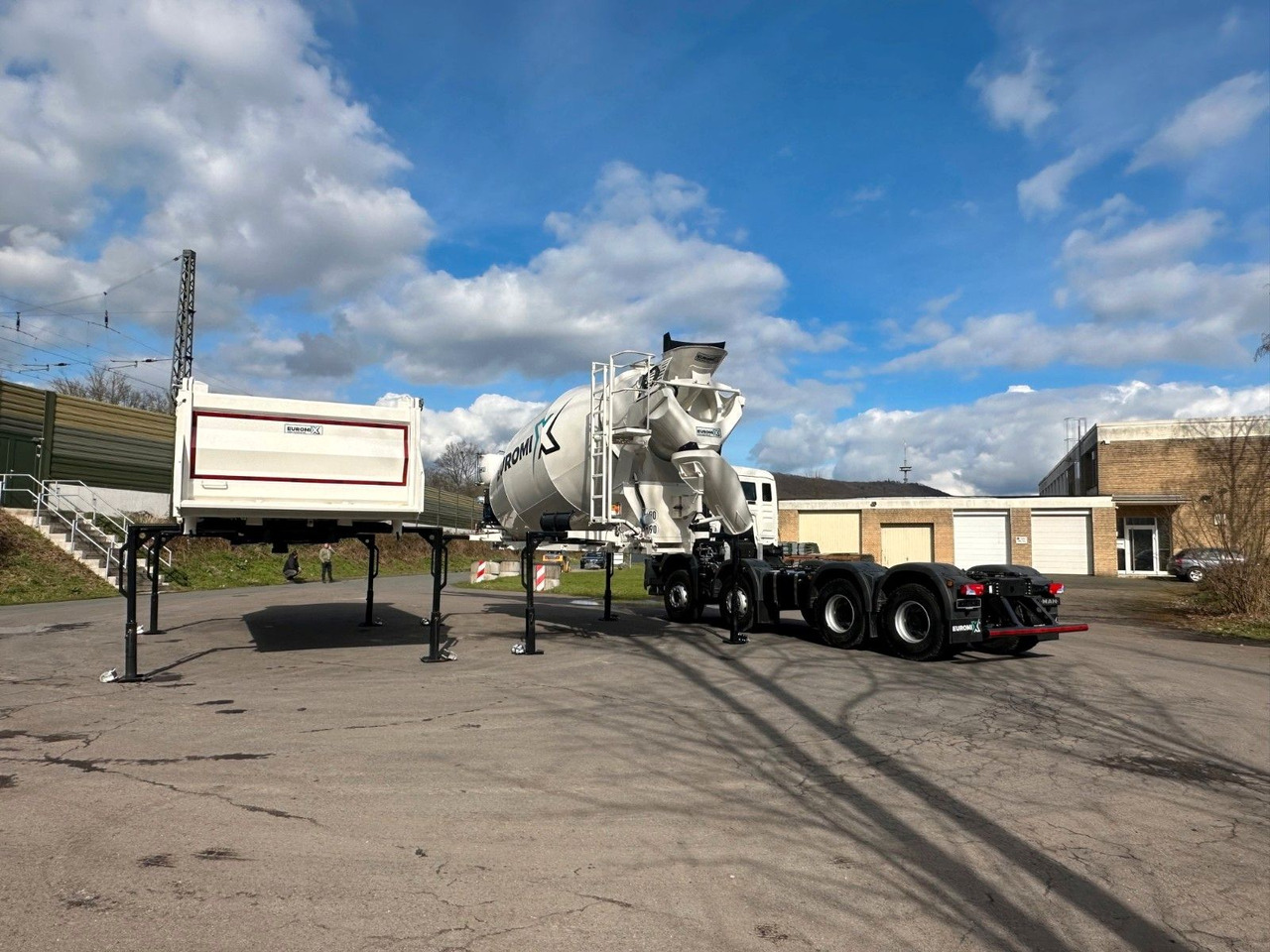 Volvo FMX 460 8x4 / WECHSELSYSTEM KIPPER+MISCHER Volvo FMX 460 8x4 / WECHSELSYSTEM KIPPER+MISCHER - Самосвал камион: снимка 1 Volvo FMX 460 8x4 / WECHSELSYSTEM KIPPER+MISCHER Volvo FMX 460 8x4 / WECHSELSYSTEM KIPPER+MISCHER - Самосвал камион: снимка 1