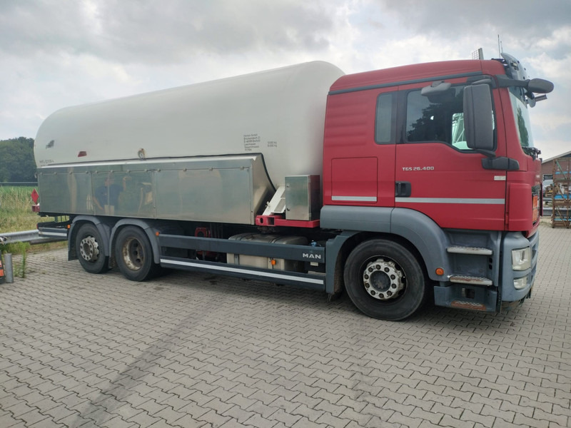 MAN TGS 26.400 6x2-4 LL 26900 Liter Gas tank truck ID 2.168 Rootselaar, flowmeter, pump - Камион цистерна: снимка 1 MAN TGS 26.400 6x2-4 LL 26900 Liter Gas tank truck ID 2.168 Rootselaar, flowmeter, pump - Камион цистерна: снимка 1
