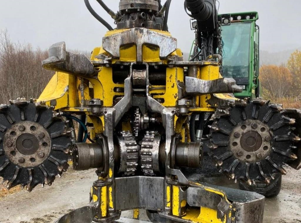Харвестер John Deere 1070 D: снимка 8