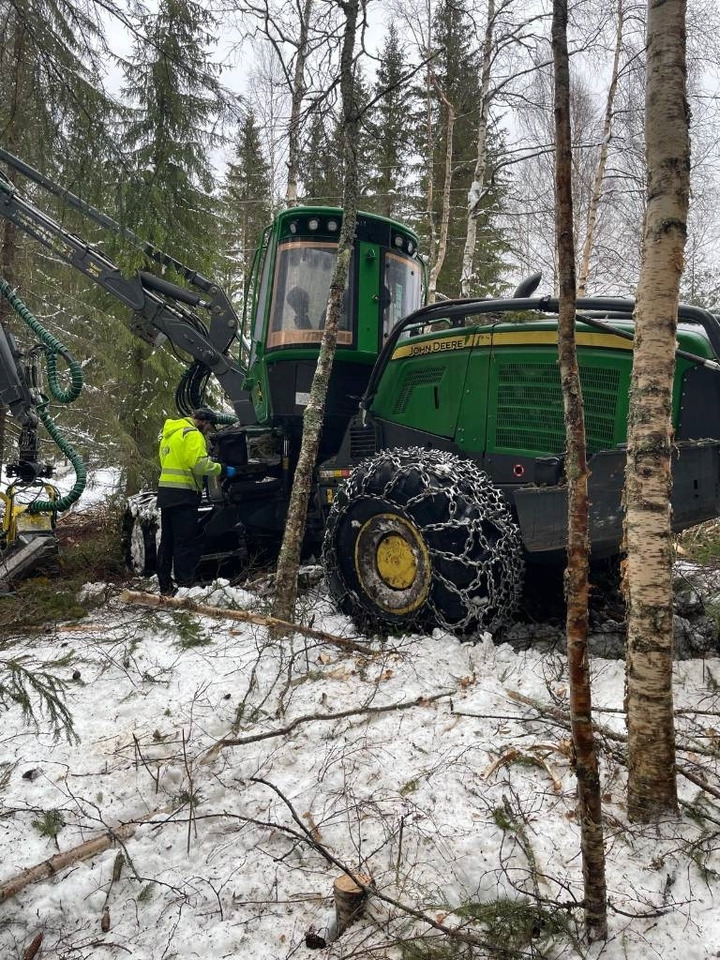 John Deere 1070 G - Харвестер: снимка 4 John Deere 1070 G - Харвестер: снимка 4