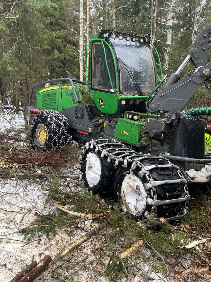 John Deere 1070 G - Харвестер: снимка 3 John Deere 1070 G - Харвестер: снимка 3