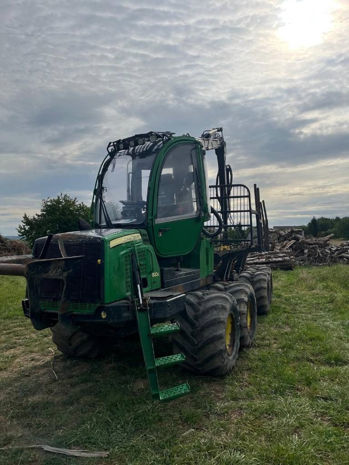 John Deere 810 E  - Форвардер: снимка 2 John Deere 810 E  - Форвардер: снимка 2