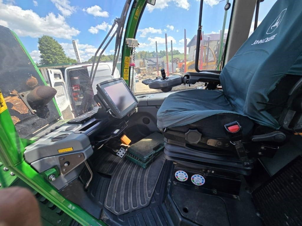 Форвардер John Deere 810 E: снимка 9