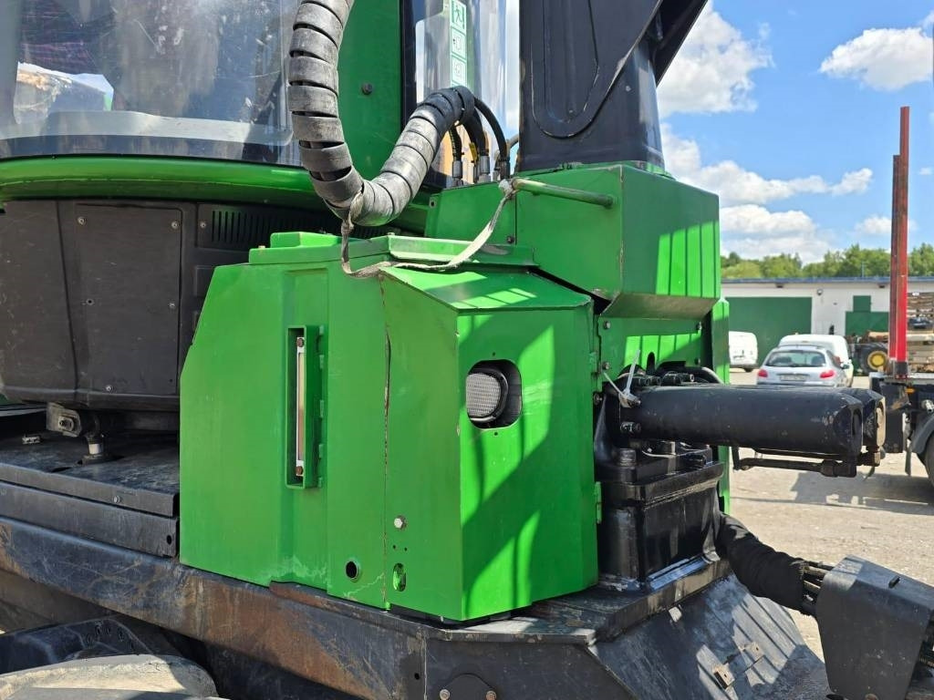 Форвардер John Deere 810 E: снимка 11