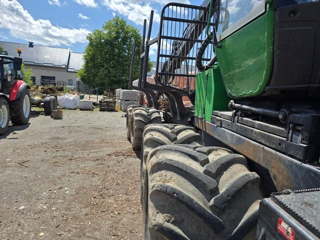 Форвардер John Deere 810 E: снимка 6