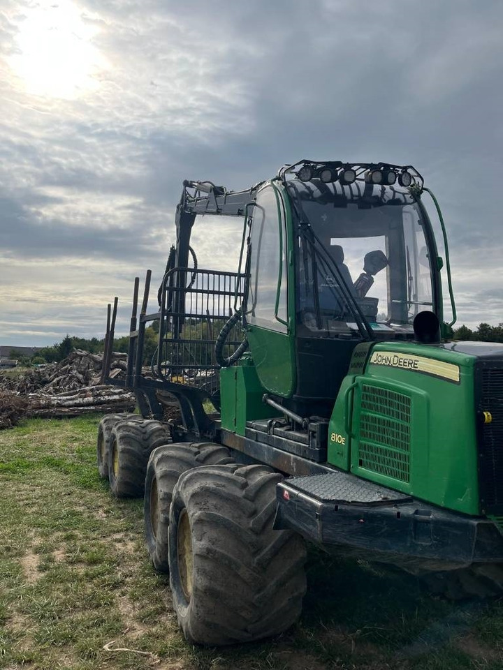 John Deere 810 E  - Форвардер: снимка 3 John Deere 810 E  - Форвардер: снимка 3