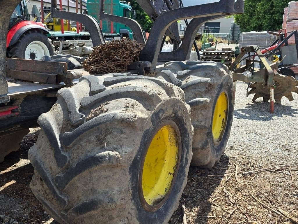 Форвардер John Deere 810 E: снимка 7