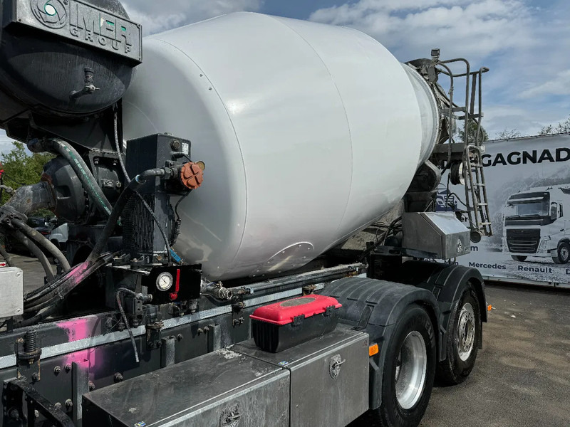 Volvo FMX 370 6x2*4, Mixer + Hydraulic-slide, 2015 - Бетоновоз: снимка 4 Volvo FMX 370 6x2*4, Mixer + Hydraulic-slide, 2015 - Бетоновоз: снимка 4