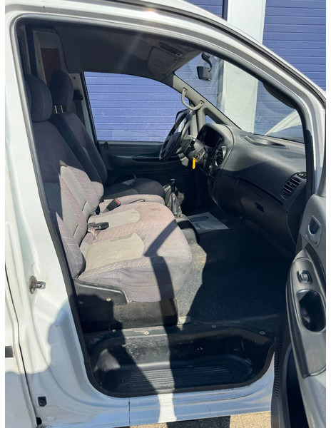 Товарен бус Hyundai H200: снимка 17