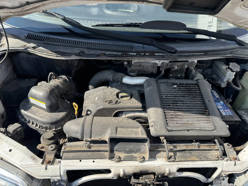 Товарен бус Hyundai H200: снимка 16