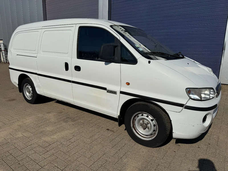 Hyundai H200 - Товарен бус: снимка 3 Hyundai H200 - Товарен бус: снимка 3