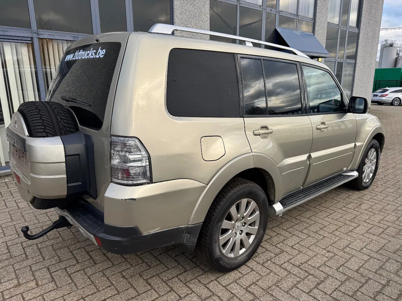 Mitsubishi Pajero **3200TD-AUTOMAAT-AC-TOPSHAPE-LICHTE VRACHT** - Лекотоварен автомобил: снимка 4 Mitsubishi Pajero **3200TD-AUTOMAAT-AC-TOPSHAPE-LICHTE VRACHT** - Лекотоварен автомобил: снимка 4