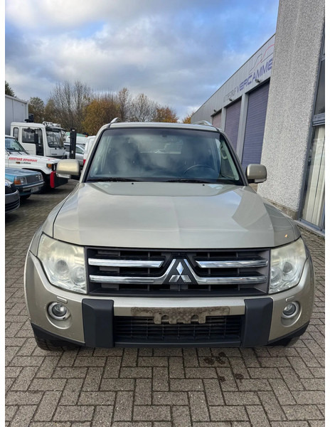 Mitsubishi Pajero **3200TD-AUTOMAAT-AC-TOPSHAPE-LICHTE VRACHT** - Лекотоварен автомобил: снимка 2 Mitsubishi Pajero **3200TD-AUTOMAAT-AC-TOPSHAPE-LICHTE VRACHT** - Лекотоварен автомобил: снимка 2