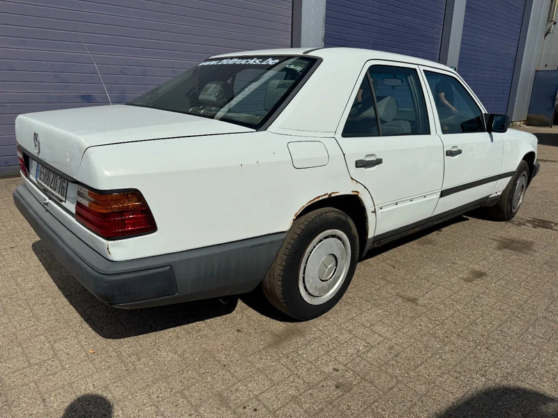 Mercedes-Benz 200-serie **W124-250D** - Седан: снимка 4 Mercedes-Benz 200-serie **W124-250D** - Седан: снимка 4