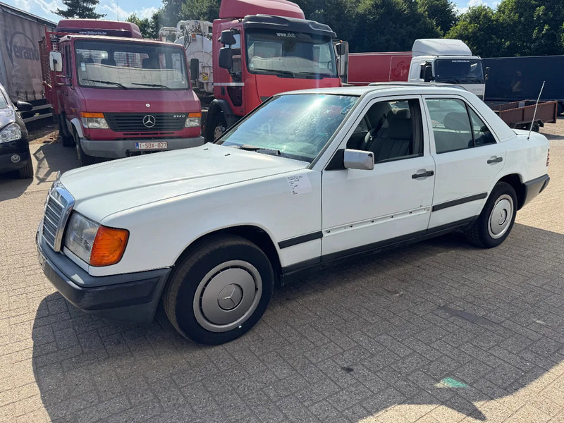 Mercedes-Benz 200-serie **W124-250D** - Седан: снимка 1 Mercedes-Benz 200-serie **W124-250D** - Седан: снимка 1