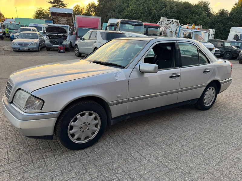 Mercedes-Benz C-Klasse **C180-PETROL-AC** - Седан: снимка 1 Mercedes-Benz C-Klasse **C180-PETROL-AC** - Седан: снимка 1