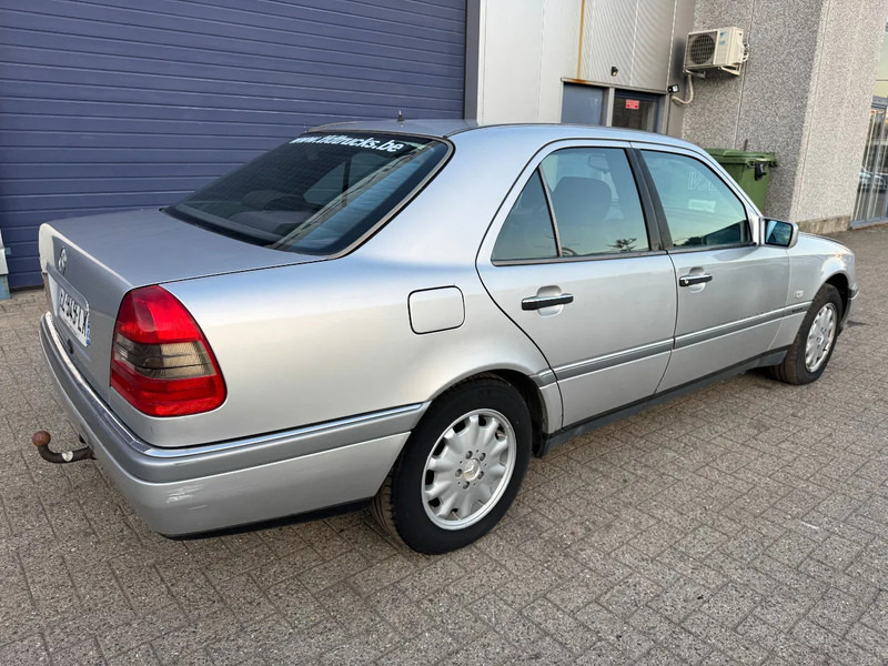 Mercedes-Benz C-Klasse **C180-PETROL-AC** - Седан: снимка 4 Mercedes-Benz C-Klasse **C180-PETROL-AC** - Седан: снимка 4