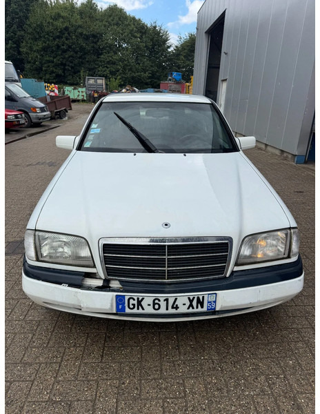 Mercedes-Benz C-Klasse **C250DIESEL** - Седан: снимка 2 Mercedes-Benz C-Klasse **C250DIESEL** - Седан: снимка 2