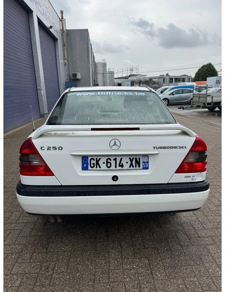 Mercedes-Benz C-Klasse **C250DIESEL** - Седан: снимка 5 Mercedes-Benz C-Klasse **C250DIESEL** - Седан: снимка 5