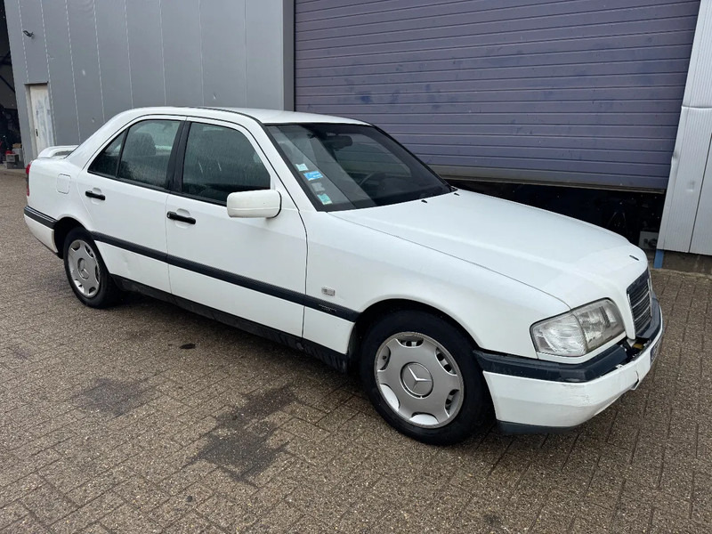 Mercedes-Benz C-Klasse **C250DIESEL** - Седан: снимка 3 Mercedes-Benz C-Klasse **C250DIESEL** - Седан: снимка 3