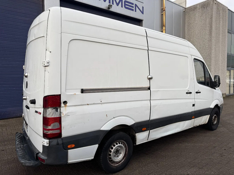 Mercedes-Benz Sprinter 310 - Малък ван: снимка 4 Mercedes-Benz Sprinter 310 - Малък ван: снимка 4
