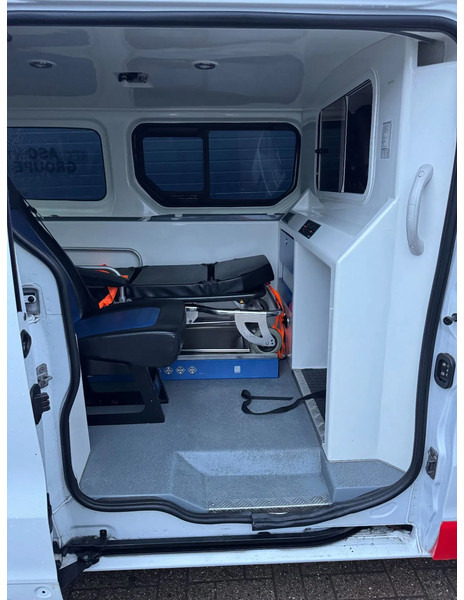 Opel Vivaro **AMBULANCE-RETTUNGSWAGEN** - Линейка: снимка 5 Opel Vivaro **AMBULANCE-RETTUNGSWAGEN** - Линейка: снимка 5