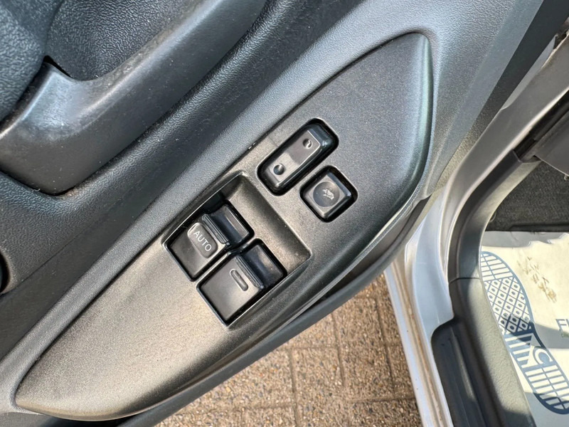 Хечбек Toyota Yaris **PETROL-AIRCO**: снимка 10