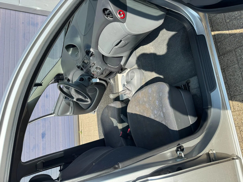 Хечбек Toyota Yaris **PETROL-AIRCO**: снимка 15