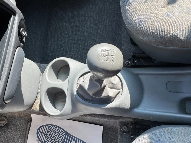 Хечбек Toyota Yaris **PETROL-AIRCO**: снимка 11