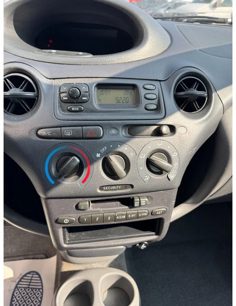 Хечбек Toyota Yaris **PETROL-AIRCO**: снимка 12
