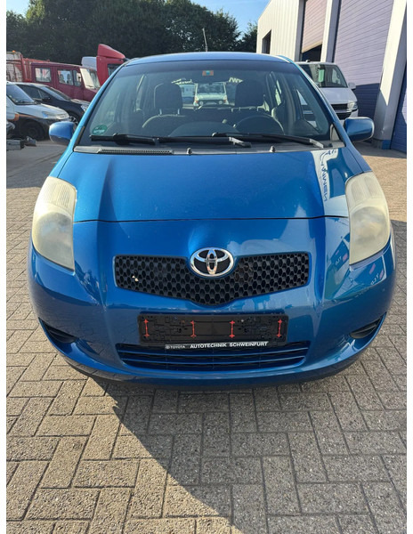 Toyota Yaris **PETROL-ESSENCE-AC** - Хечбек: снимка 2 Toyota Yaris **PETROL-ESSENCE-AC** - Хечбек: снимка 2