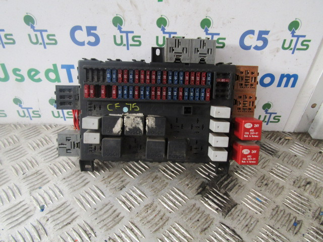 DAF CF75 FUSE BOARD 1373830 - Електрическа система за Камион: снимка 1 DAF CF75 FUSE BOARD 1373830 - Електрическа система за Камион: снимка 1