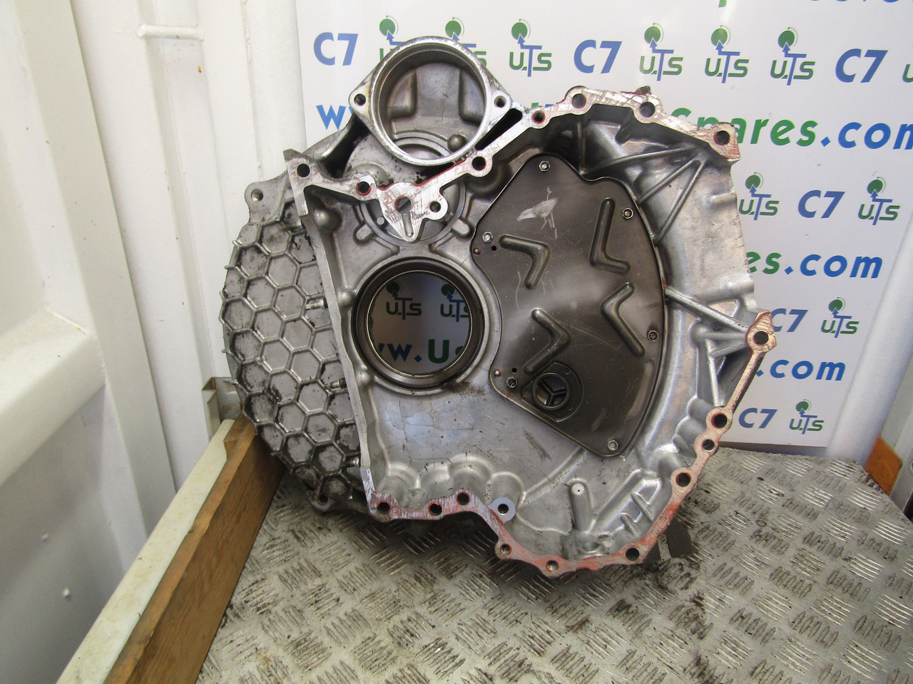 ISUZU N75 4HK1 EURO 5 FLYWHEEL BELLHOUSING (AUTO) - Скоростна кутия за Камион: снимка 2 ISUZU N75 4HK1 EURO 5 FLYWHEEL BELLHOUSING (AUTO) - Скоростна кутия за Камион: снимка 2