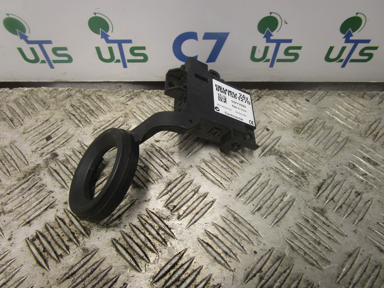 ISUZU N75 4HK1 IGNITION LOCK & KEY & TRANSPORTER - Кабина и интериор за Камион: снимка 2 ISUZU N75 4HK1 IGNITION LOCK & KEY & TRANSPORTER - Кабина и интериор за Камион: снимка 2