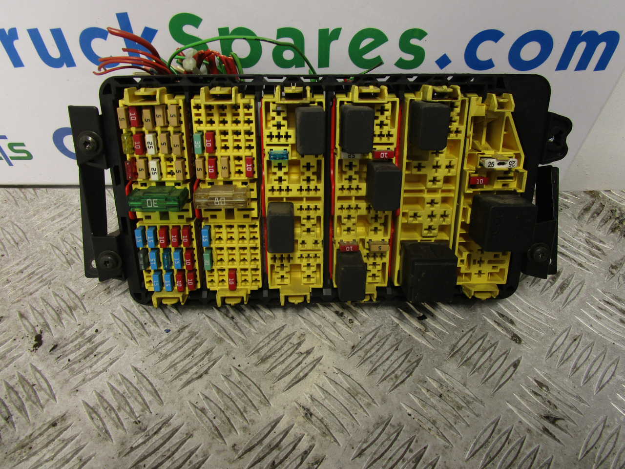 IVECO DAILY 3.0 FUSEBOARD P/NO 284912-2 - Електрическа система за Камион: снимка 1 IVECO DAILY 3.0 FUSEBOARD P/NO 284912-2 - Електрическа система за Камион: снимка 1