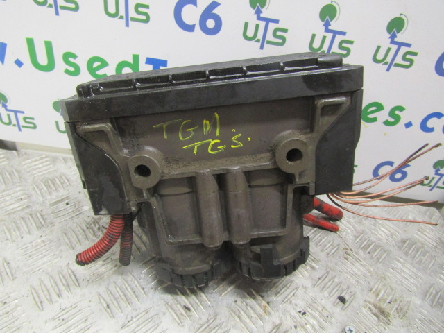 MAN TGS/TGX EBS MODULATOR P/NO 81.52106.6042 / K020024N00 - Части на спирачната система за Камион: снимка 1 MAN TGS/TGX EBS MODULATOR P/NO 81.52106.6042 / K020024N00 - Части на спирачната система за Камион: снимка 1