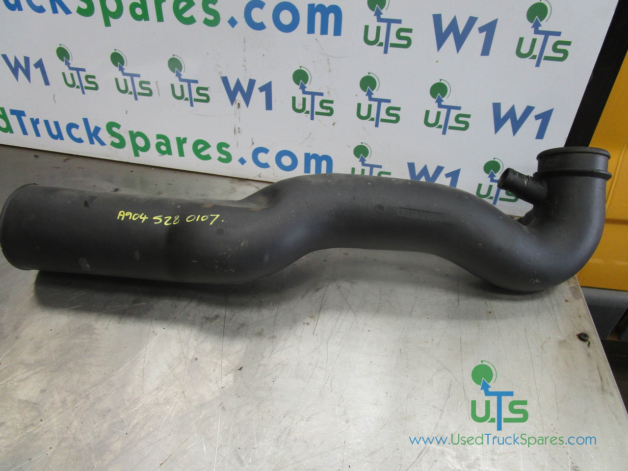 MERCEDES AXOR 2633 AIR FILLER INTAKE PIPE P/NO A9045280107 - Двигател и части за Камион: снимка 1 MERCEDES AXOR 2633 AIR FILLER INTAKE PIPE P/NO A9045280107 - Двигател и части за Камион: снимка 1